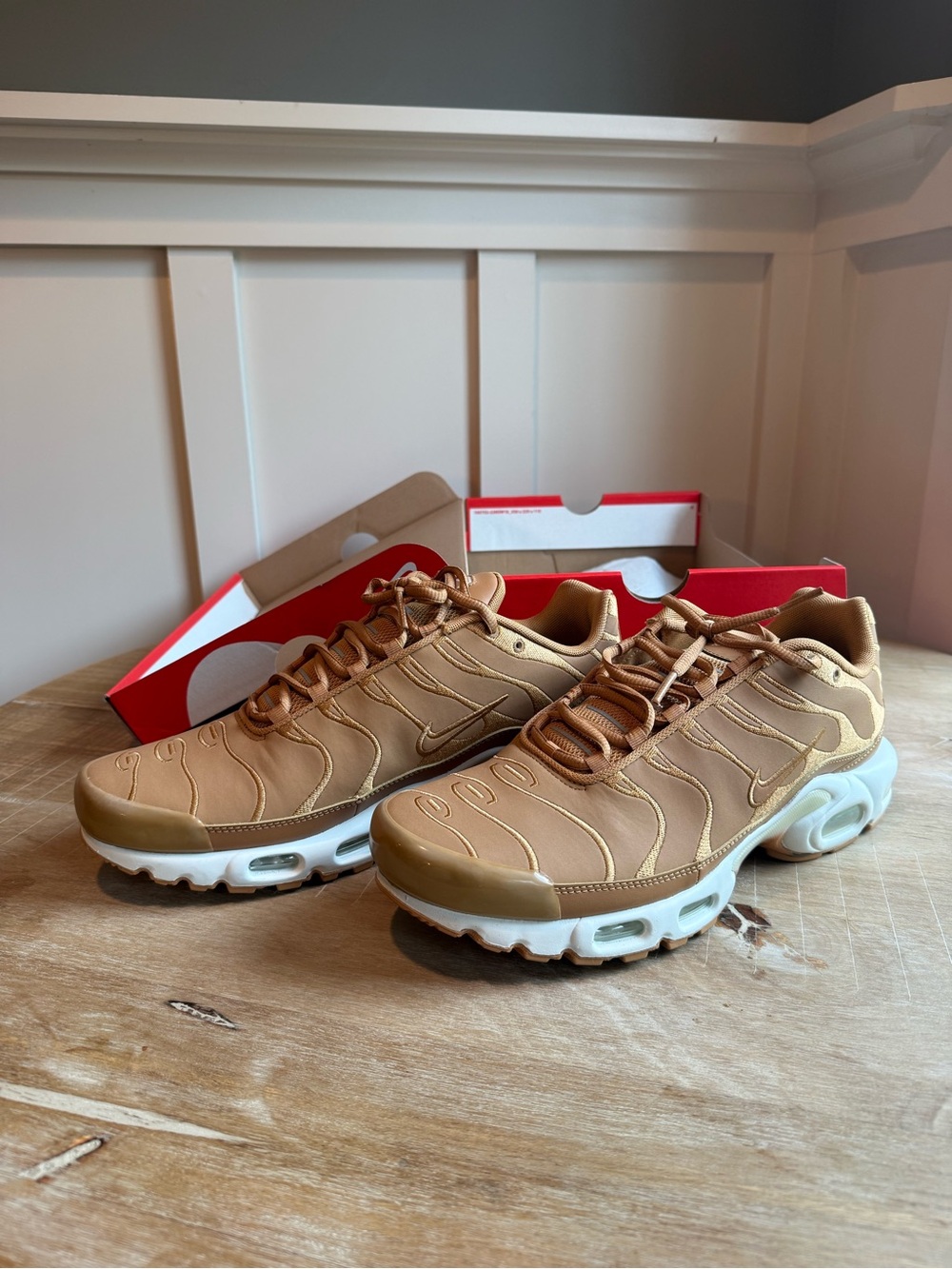 NEW Nike Air Max Plus Men’s Sneakers - Flax size 11
